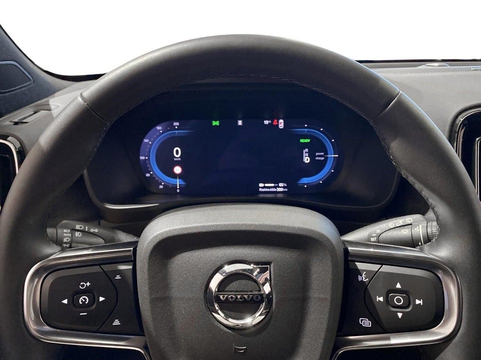 Volvo EX40 Standard Range Plus 5d