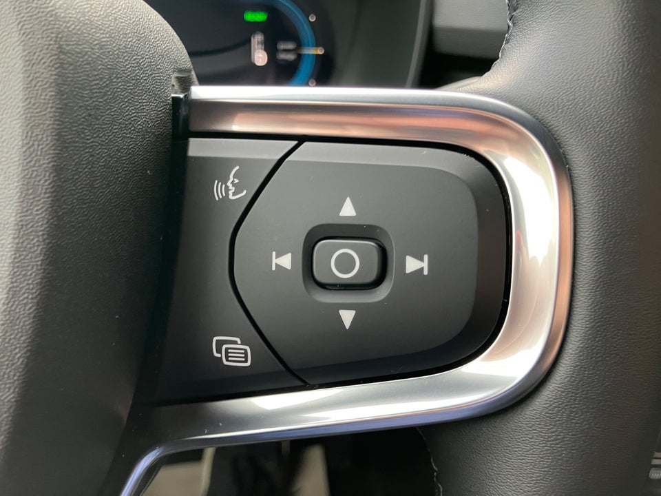 Volvo EX40 Extended Range Plus 5d