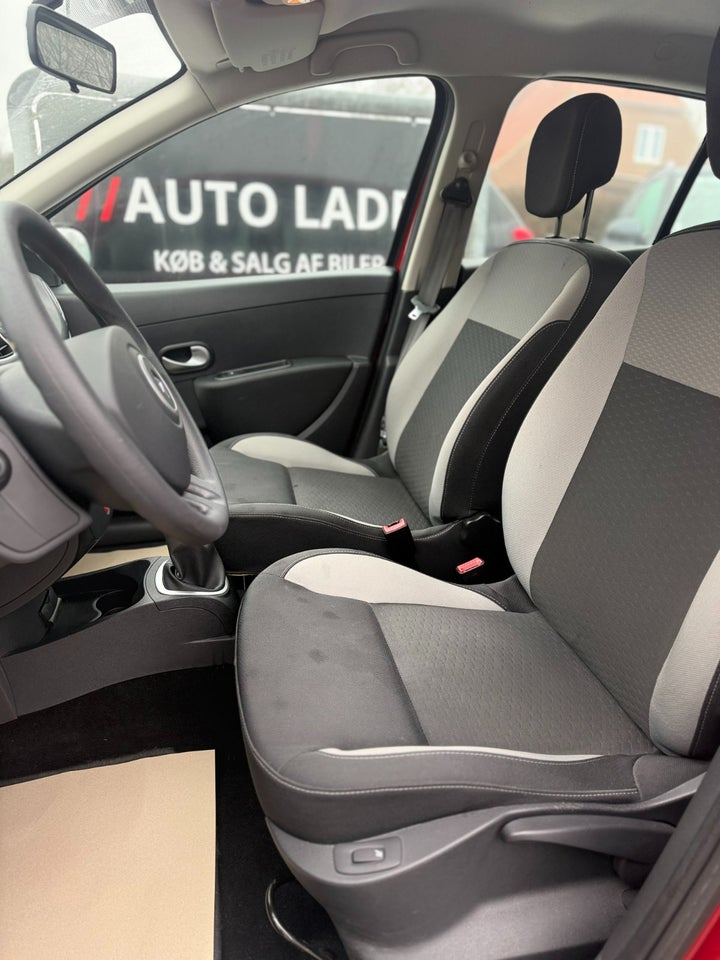 Renault Clio III 1,2 16V Expression 5d