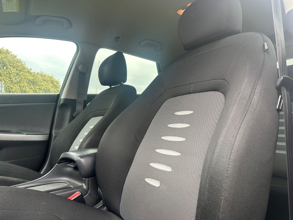 Kia Ceed 1,6 CRDi 128 Premium 5d