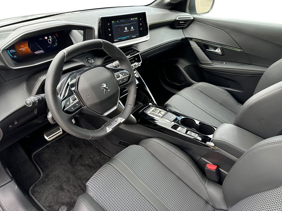 Peugeot e-208 50 GT Sky 5d