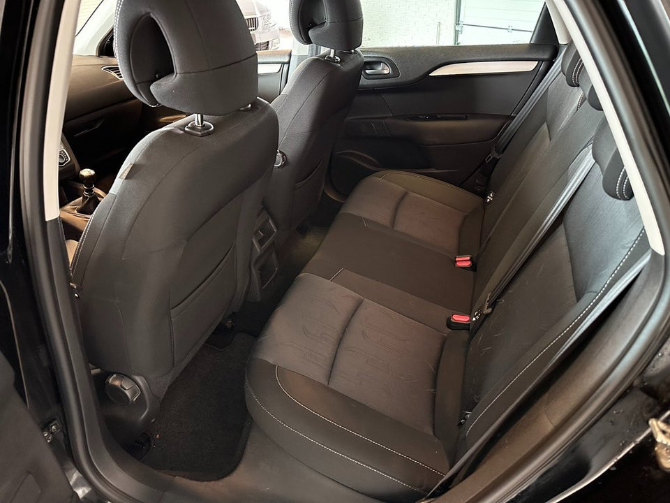Citroën C4 1,6 HDi 110 Attraction 5d