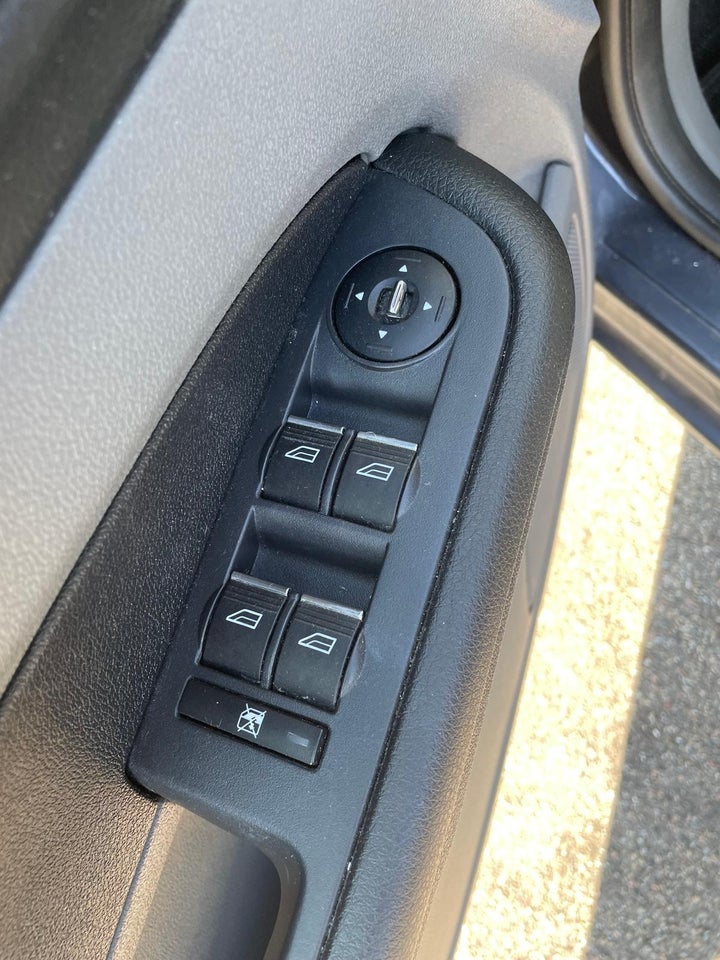 Ford Focus 1,6 Titanium 5d