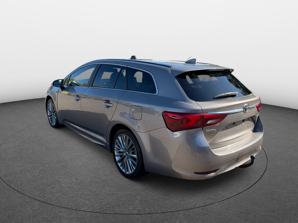 Toyota Avensis 2,0 D-4D T2 Touring Sports 5d