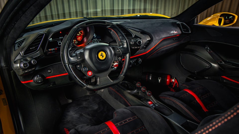 Ferrari 488 Pista 3,9 DCT 2d