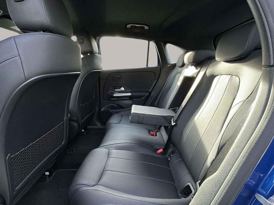 Mercedes EQA300 Progressive 4Matic 5d