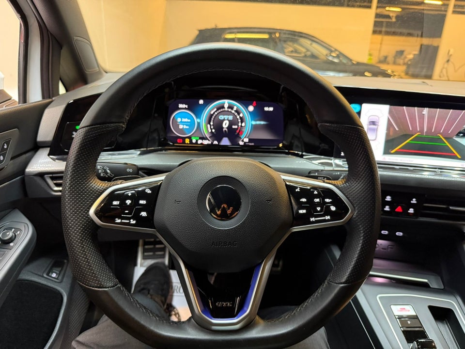 VW Golf VIII 1,4 GTE DSG 5d