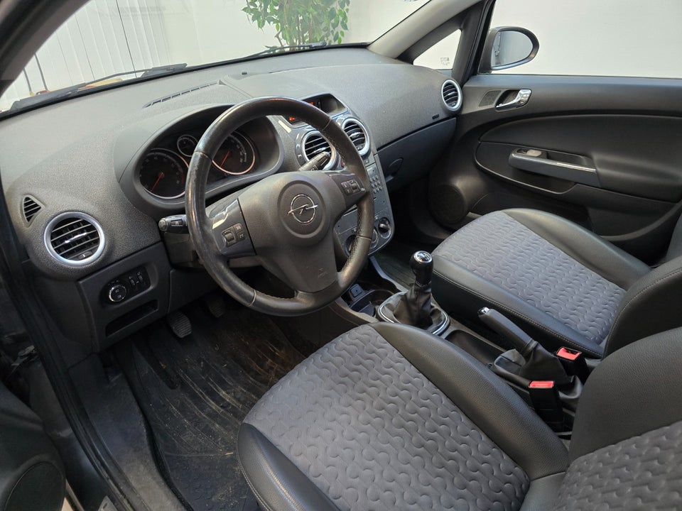 Opel Corsa 1,2 16V Cosmo 5d