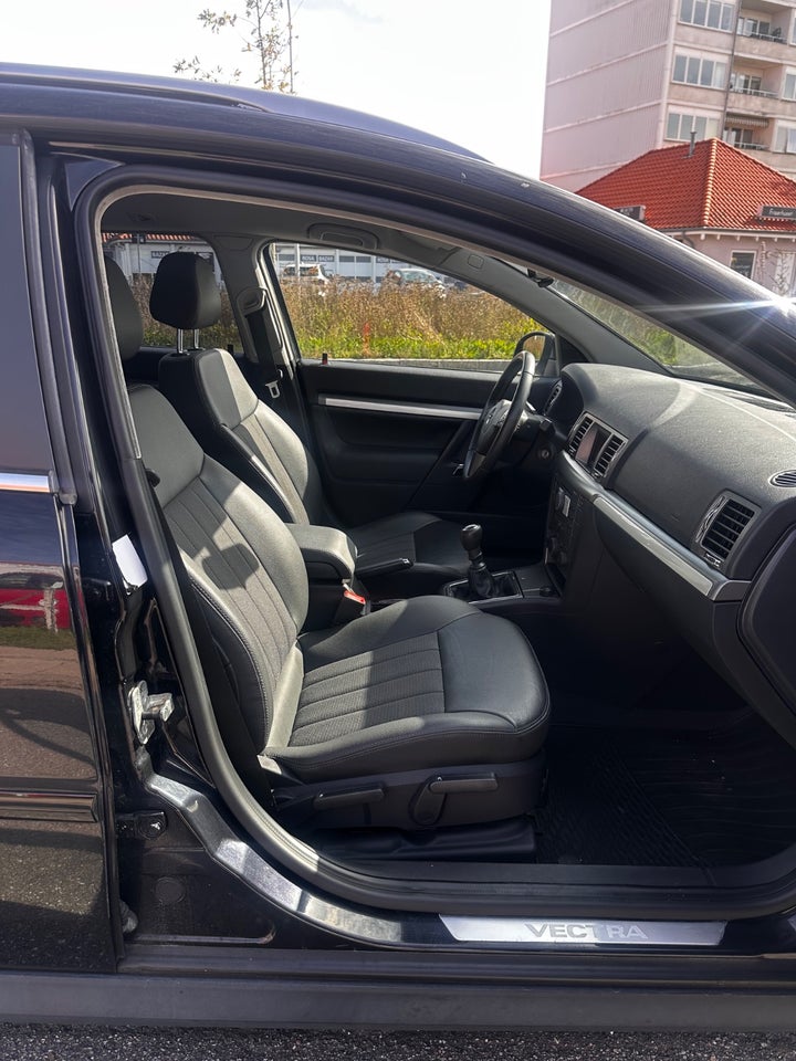 Opel Vectra 1,8 16V 140 Elegance Wagon 5d