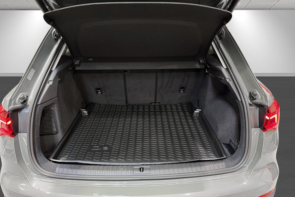 Audi Q3 45 TFSi e Attitude plus S-tr. 5d