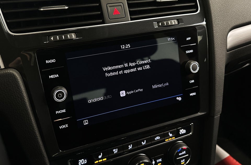 VW Golf VII 2,0 TDi 150 Comfortline Variant DSG 5d