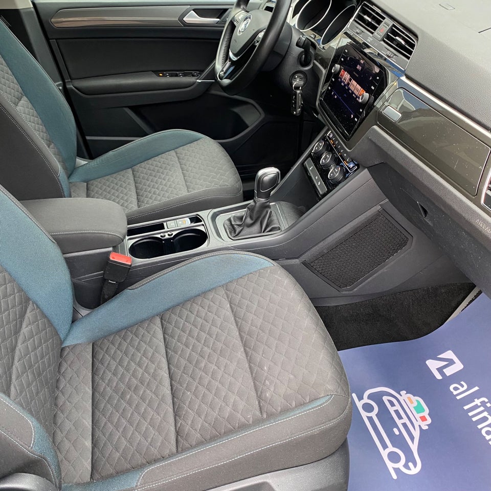 VW Touran 1,6 TDi 115 IQ.Drive DSG 7prs 5d