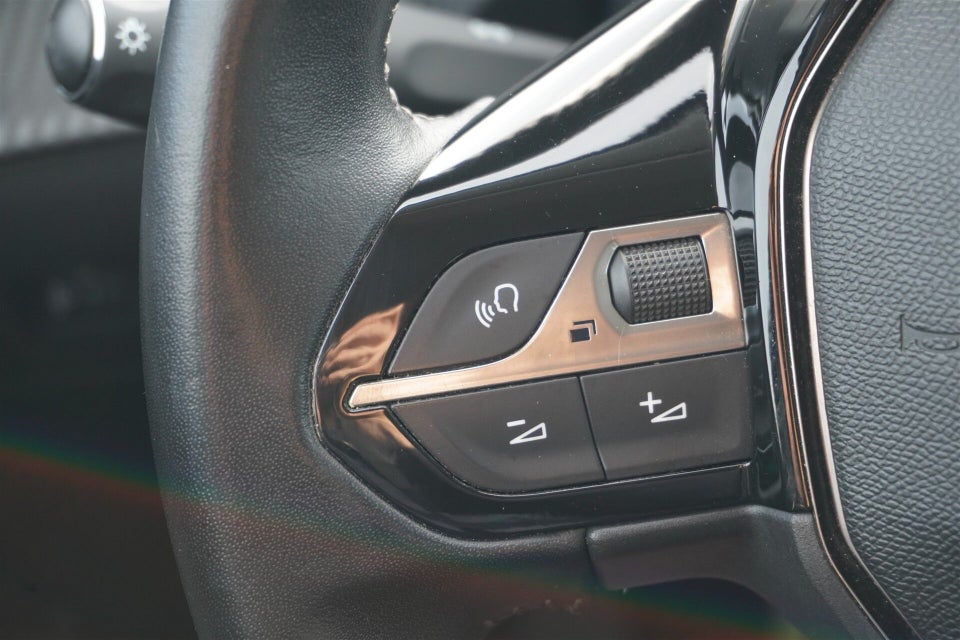 Peugeot 208 1,2 PureTech 100 Evolution 5d