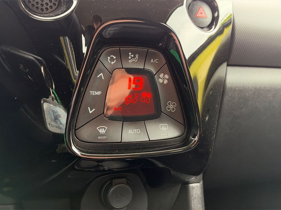 Peugeot 108 1,0 e-VTi 72 Allure+ 5d