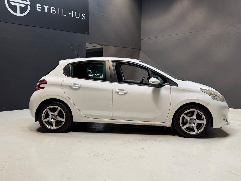 Peugeot 208 1,6 e-HDi 92 Active 5d