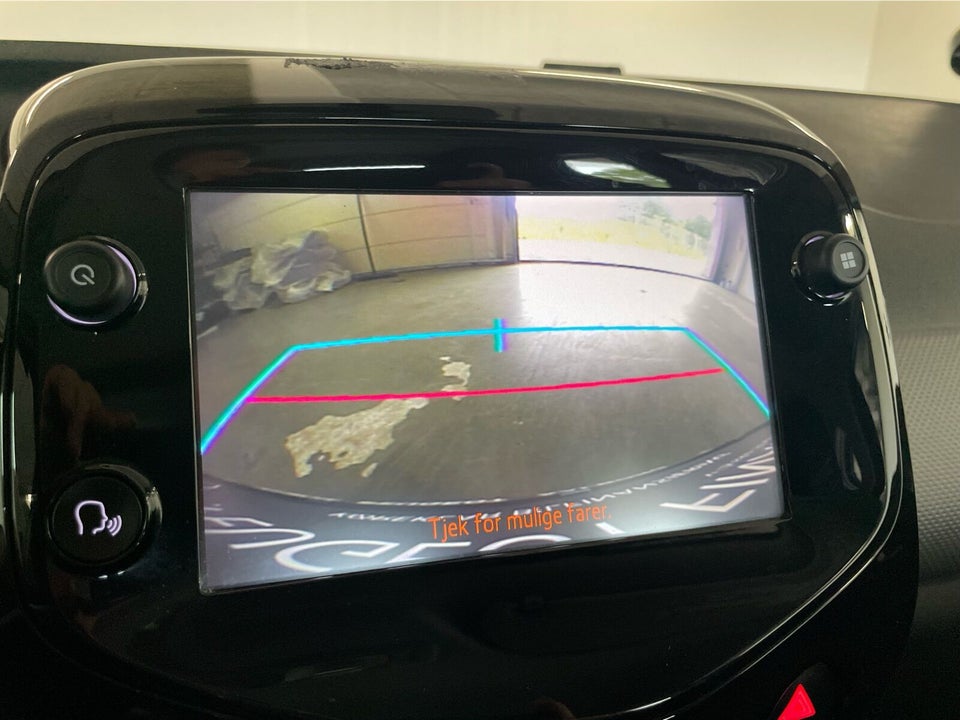 Peugeot 108 1,0 e-VTi 72 Infinity 5d