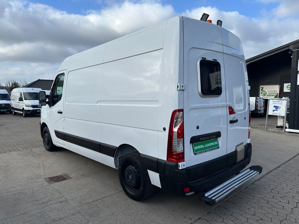 Renault Master IV T33 2,3 dCi 150 L2H2 Kassevogn