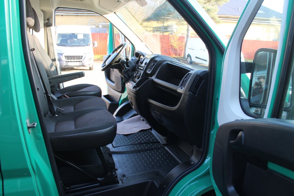 Peugeot Boxer 333 2,2 BlueHDi 140 L3H2 Premium