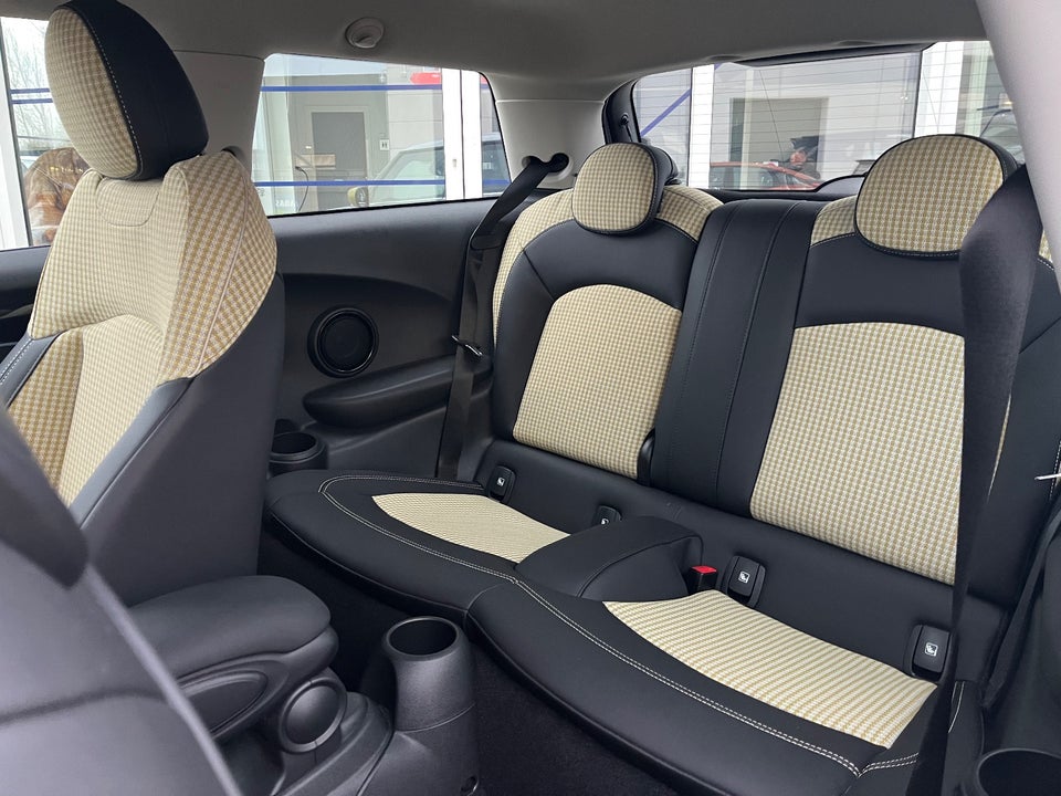 MINI Cooper SE Classic Trim 3d