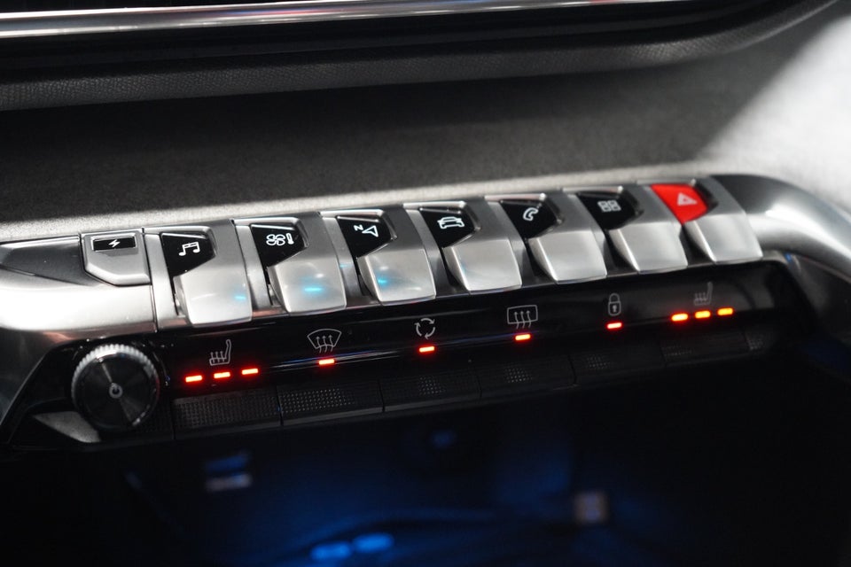 Peugeot 3008 1,6 Hybrid4 Allure Pack Limited EAT8 5d