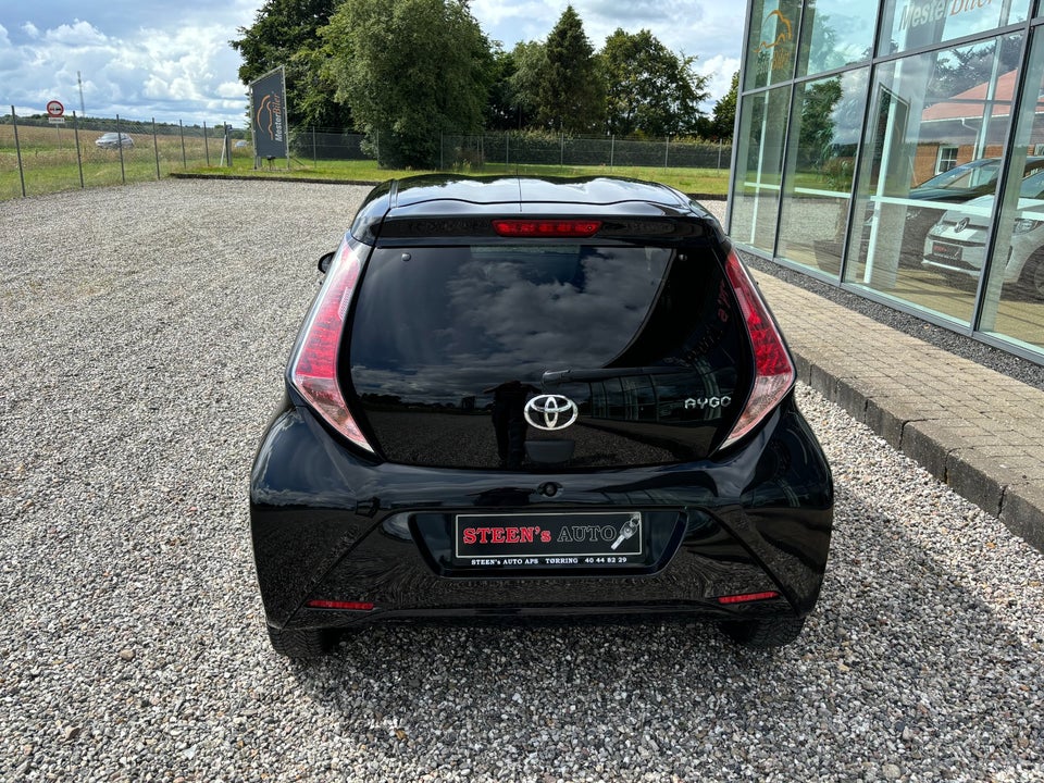 Toyota Aygo 1,0 VVT-i x-black 5d