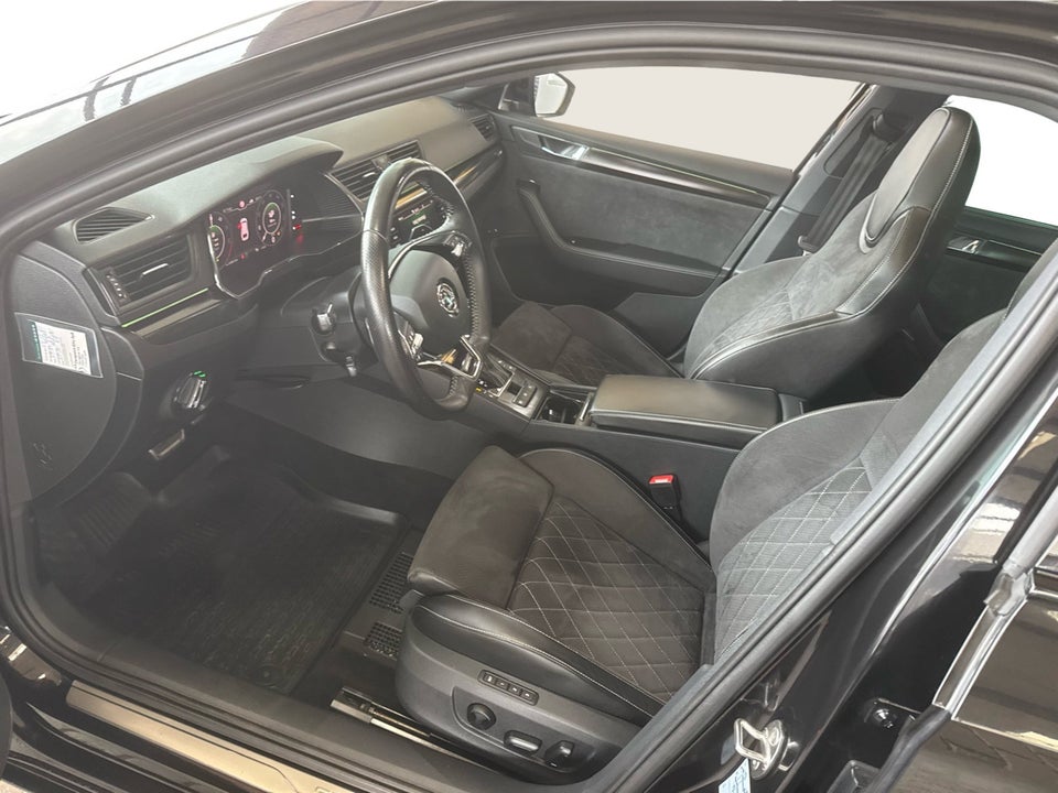 Skoda Superb 1,4 TSi iV Sportline Combi DSG 5d