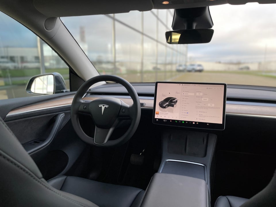 Tesla Model Y Long Range AWD 5d