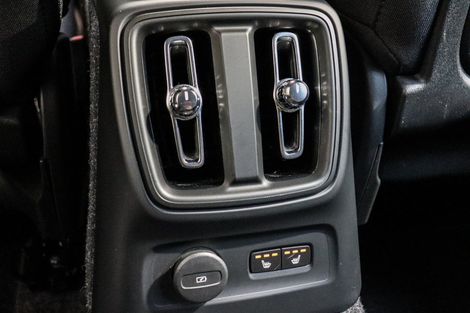 Volvo XC40 1,5 T5 ReCharge Momentum aut. 5d