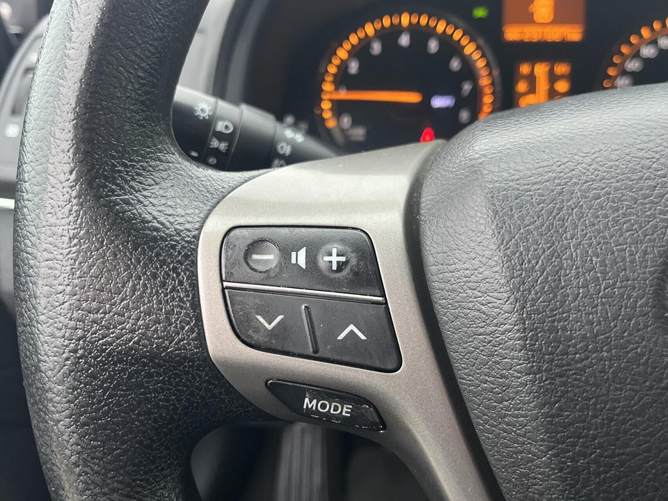 Toyota Avensis 1,6 VVT-i T1 stc. 5d