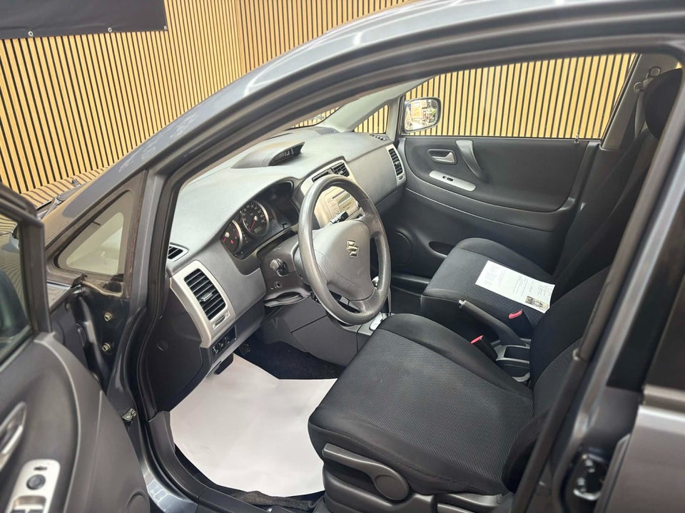 Suzuki Liana 1,6 GL aut. 5d