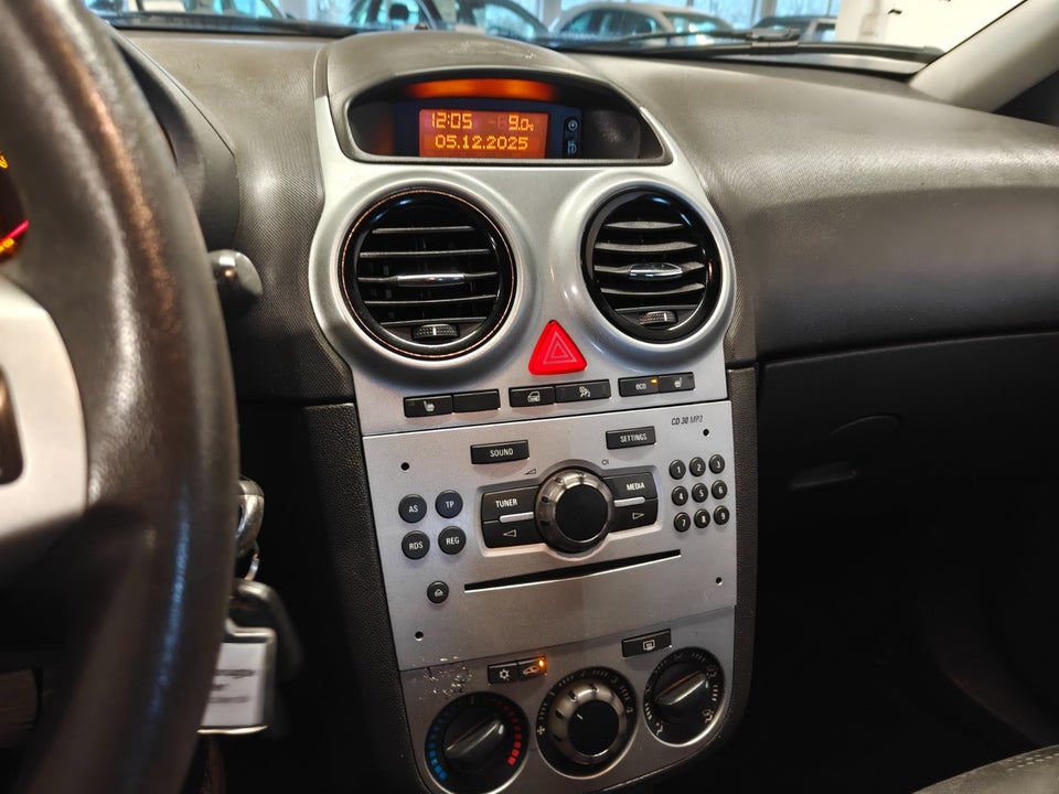 Opel Corsa 1,2 16V Cosmo 5d