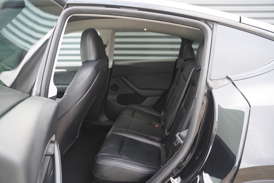 Tesla Model Y Long Range AWD 5d