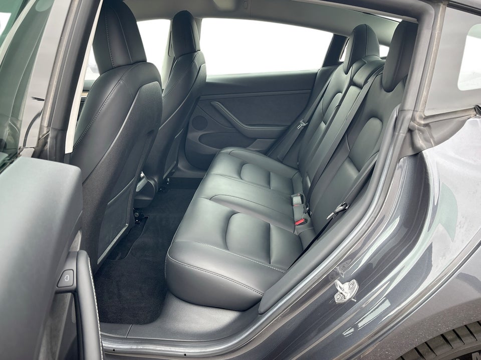 Tesla Model 3 RWD 4d