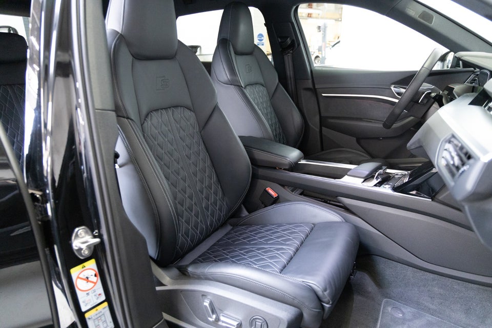Audi Q8 e-tron 55 S-line quattro 5d