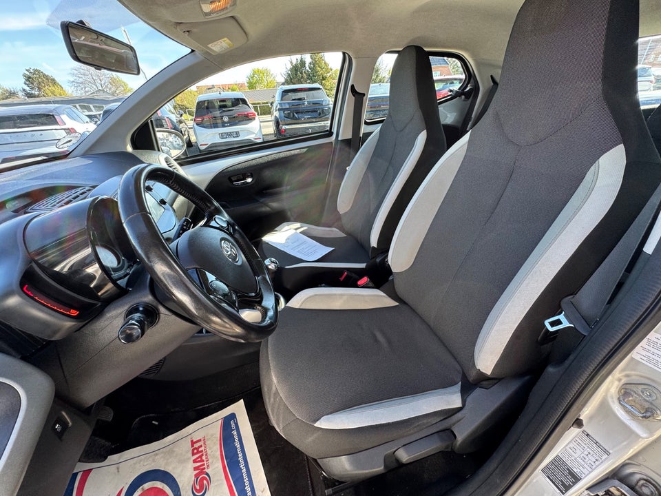 Toyota Aygo 1,0 VVT-i x-play 5d