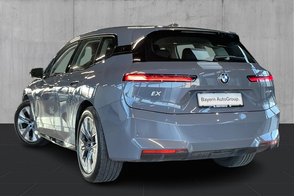 BMW iX xDrive60 Sport Line 5d