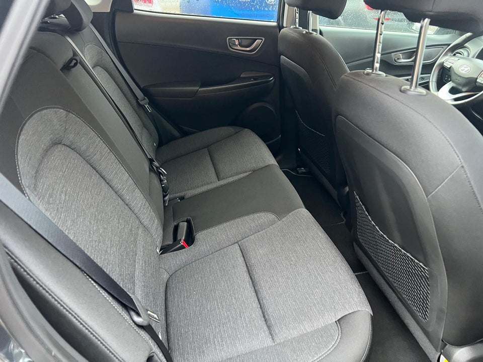 Hyundai Kona 64 EV Essential 5d