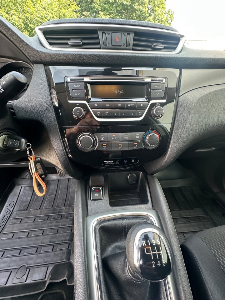 Nissan Qashqai 1,6 Dig-T 163 Visia 5d