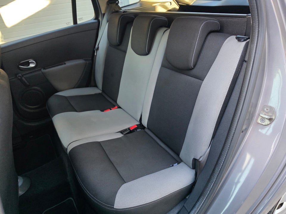 Renault Clio IV 1,2 16V Expression 5d
