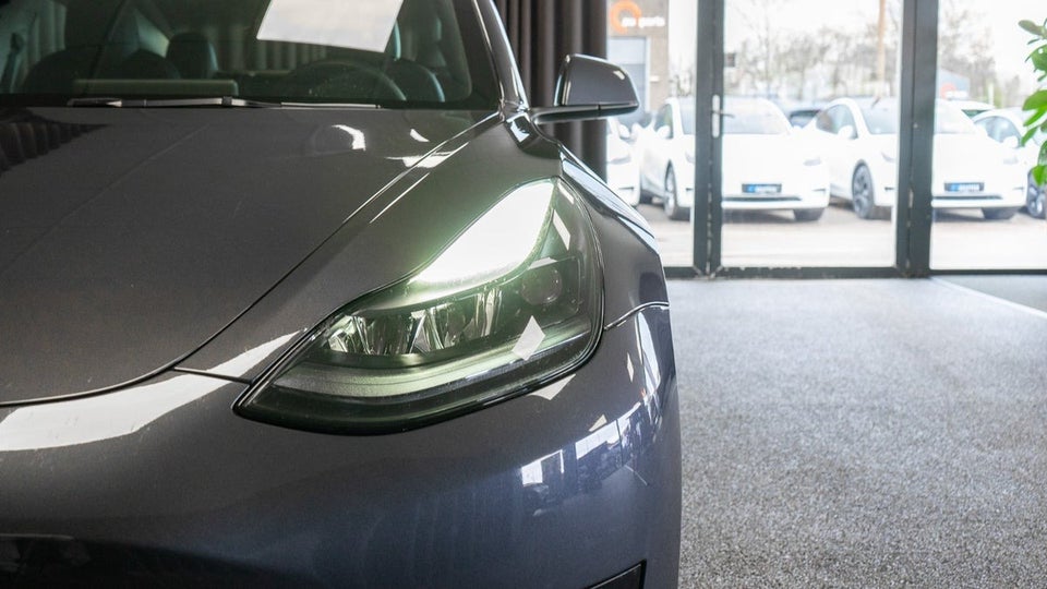 Tesla Model 3 RWD 4d