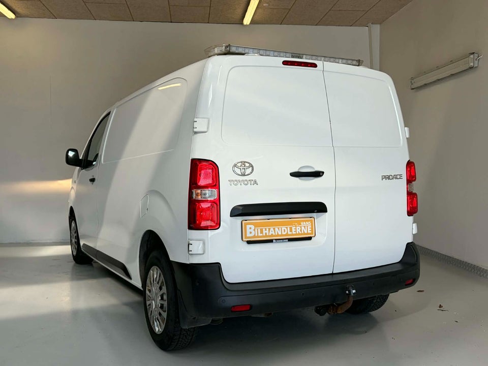 Toyota ProAce 2,0 D 122 Medium Comfort Master aut. 5d