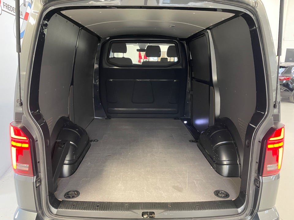 VW Transporter 2,0 TDi 199 Kassevogn DSG 4Motion kort
