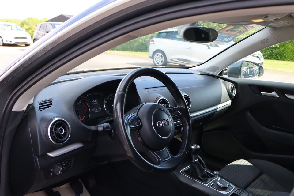 Audi A3 1,4 TFSi 125 Attraction Sportback 5d