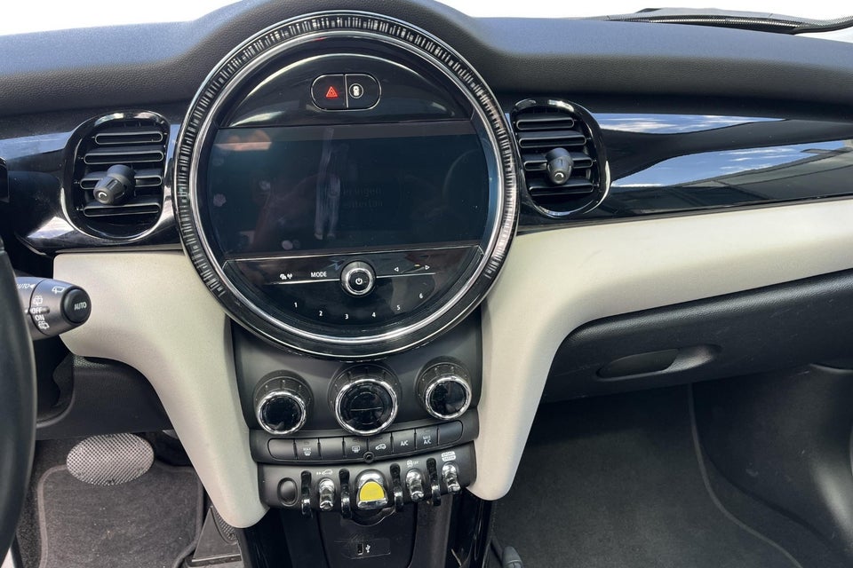 MINI Cooper SE Classic Trim 3d