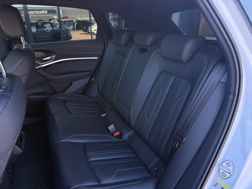 Audi Q8 e-tron 55 S-line quattro 5d