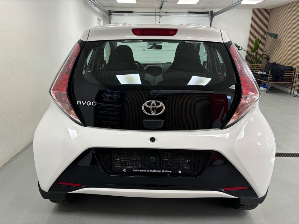 Toyota Aygo 1,0 VVT-i x-white 5d