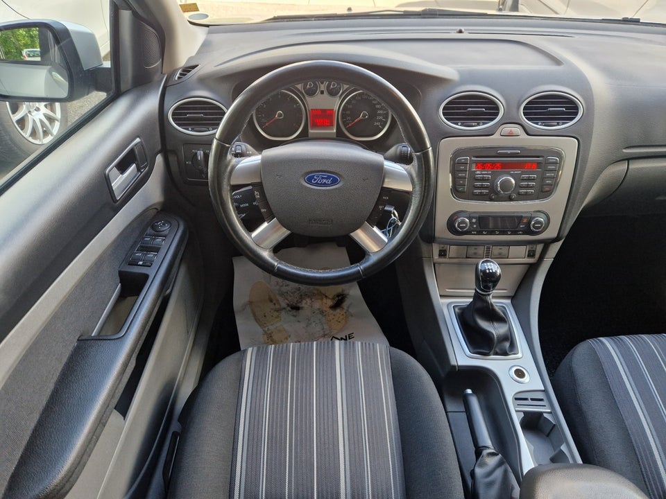 Ford Focus 1,6 Titanium 5d