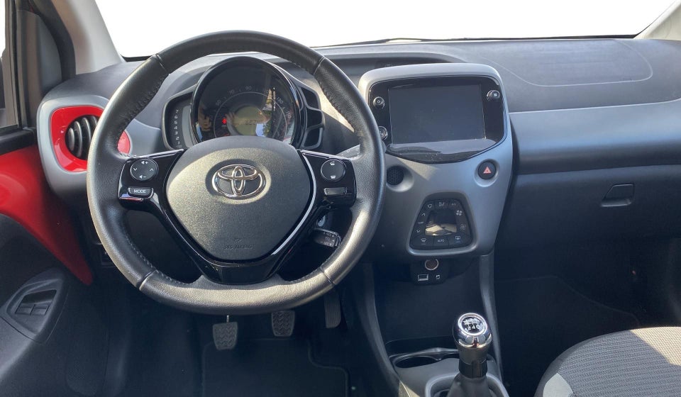 Toyota Aygo 1,0 VVT-i x-press 5d