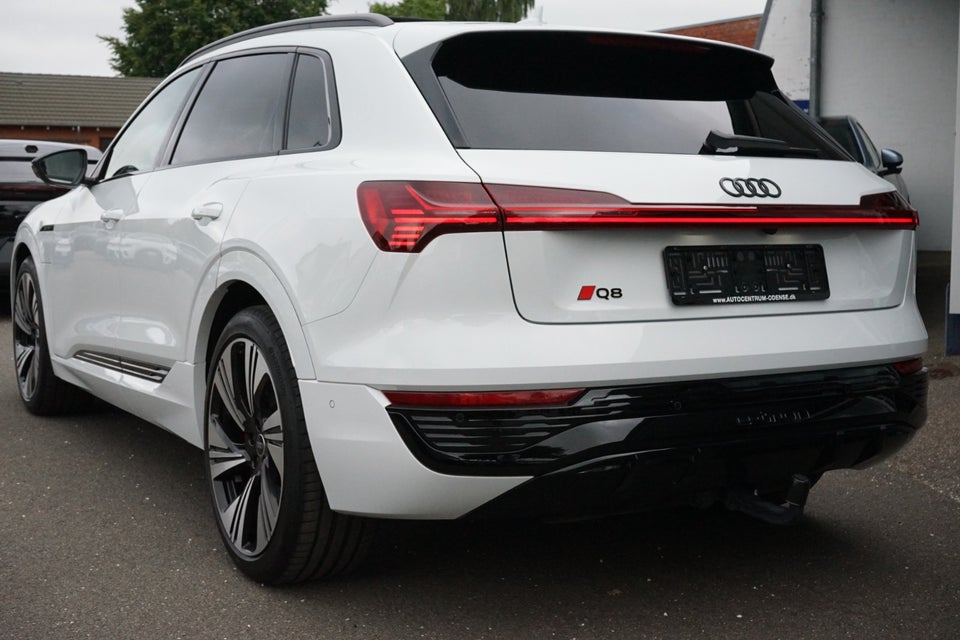 Audi Q8 e-tron 55 S-line Black Style quattro 5d