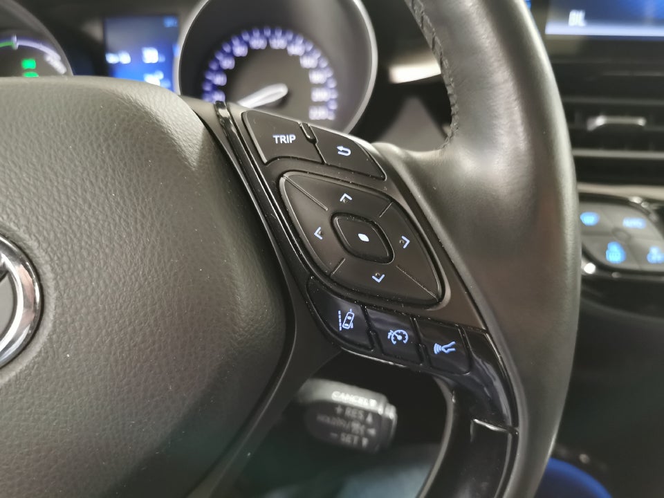 Toyota C-HR 1,8 Hybrid Premium Selected CVT 5d